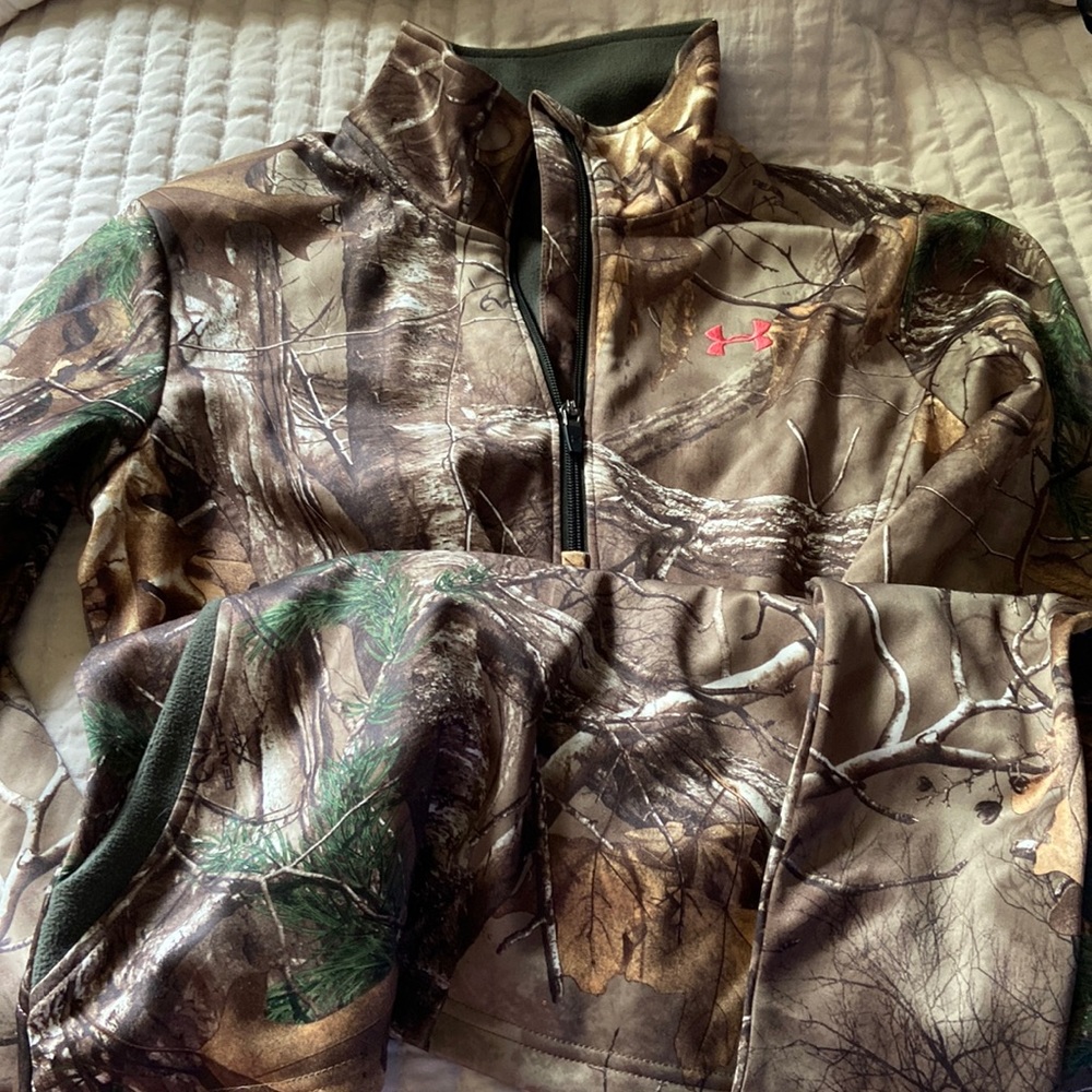 Under armour semi fitted real tree womens zip up